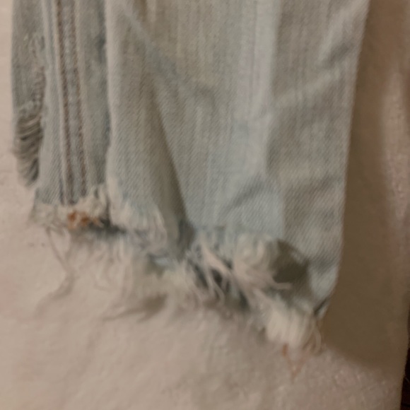 light wash boyfriend jeans - Picture 4 of 4